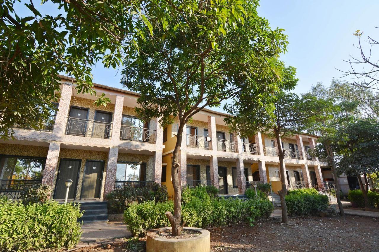 Oyo Midway Park Resort Atgaon Zewnętrze zdjęcie